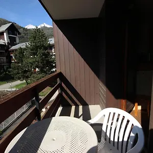  Apartment 1 Bedroom Flat, Heated Pool, Heart Of Village, Parking, Wifi